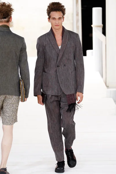 Look 11